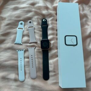 Apple Watch Series 4 40 mm Gold Aluminum GPS - Rose Gold Model A1977